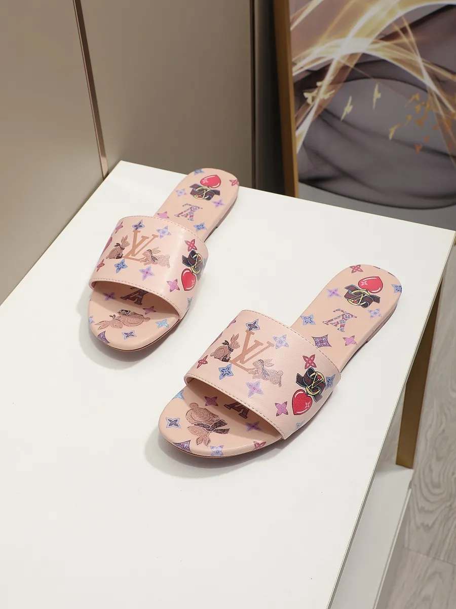 👟👟Ex-factory price 320👟👟 LV’s new flat-low flip-flops, 5D printed jade rabbit pattern, cowhide surface and sheepskin lining, genuine leather bottom imported from Italy, size 35-41
